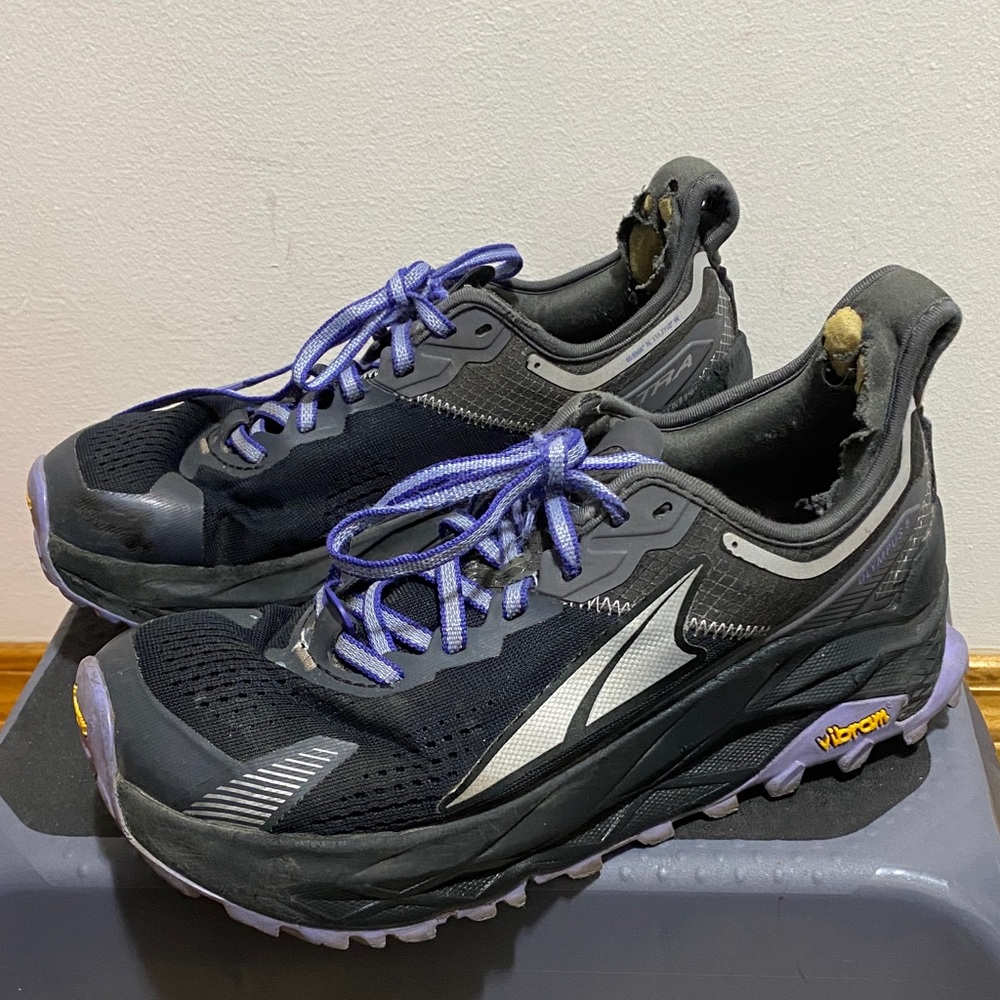 Altra Olympus 5 Vibram Women’s Black and Gray Trail Sneakers Size 8
